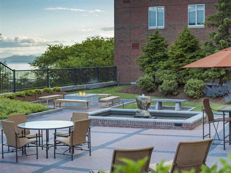 Courtyard Burlington Harbor Hotel Bagian luar foto