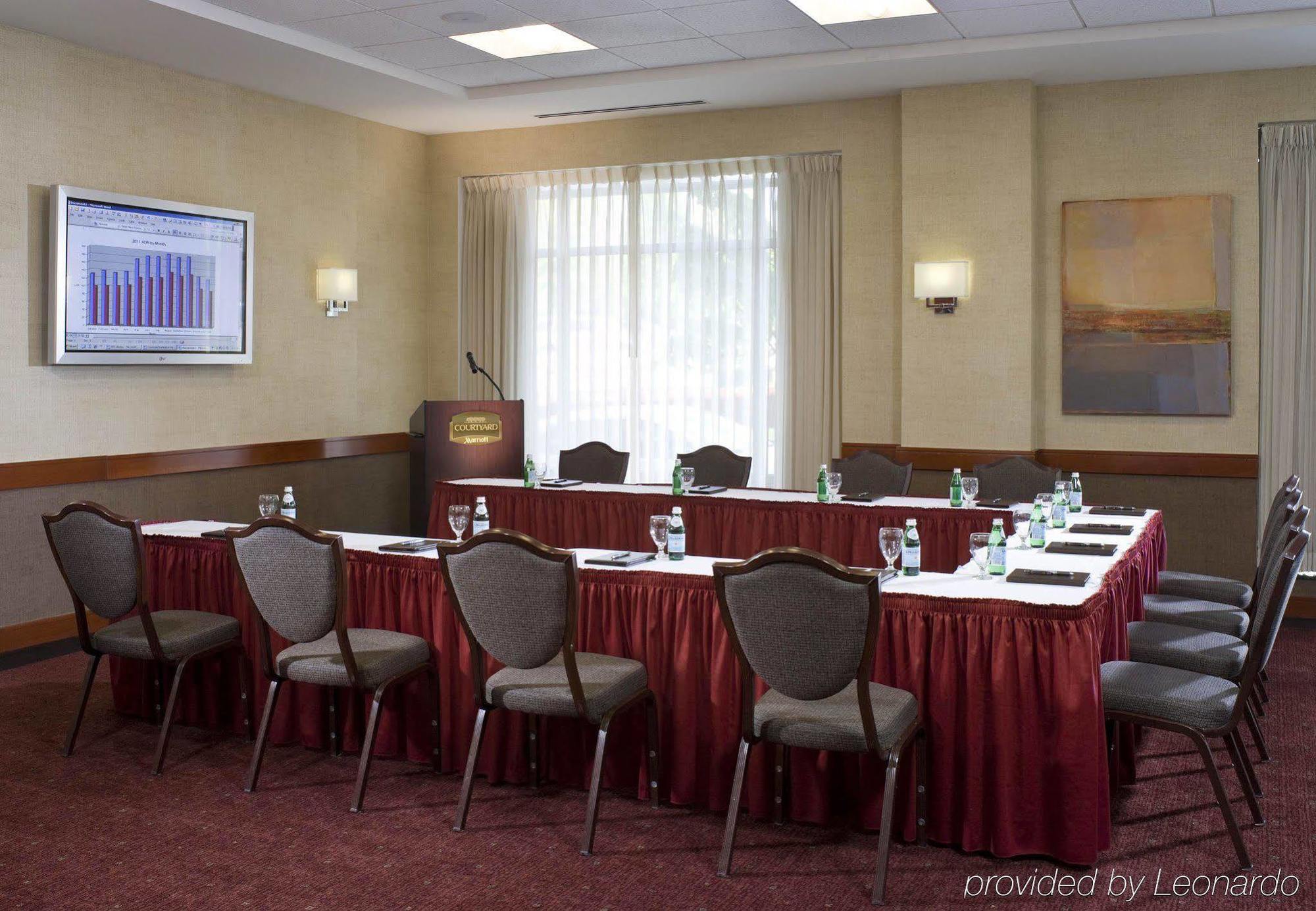 Courtyard Burlington Harbor Hotel Bisnis foto